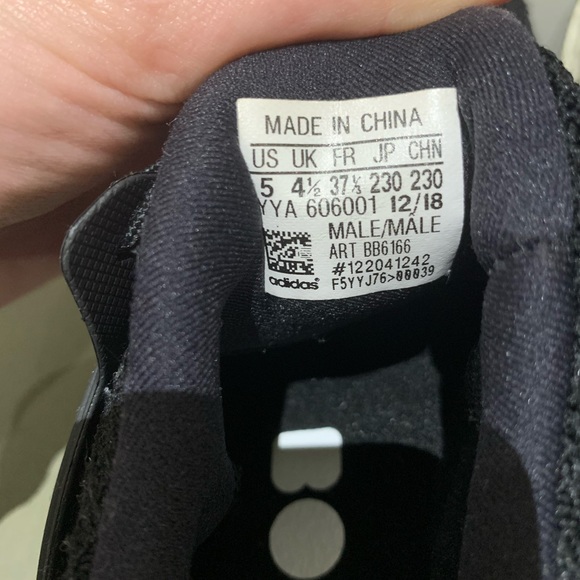 ULTRABOOST Adidas - Picture 5 of 6